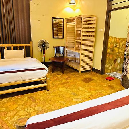 Afro Smile Hotel & Guest House Jinja Exteriör bild