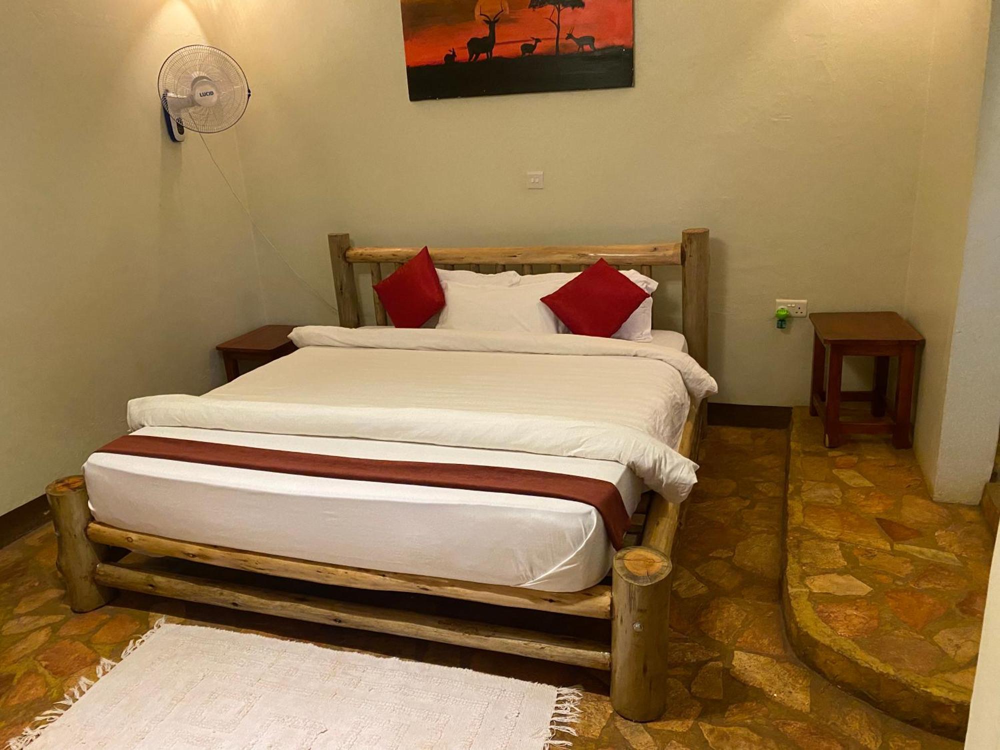 Afro Smile Hotel & Guest House Jinja Exteriör bild