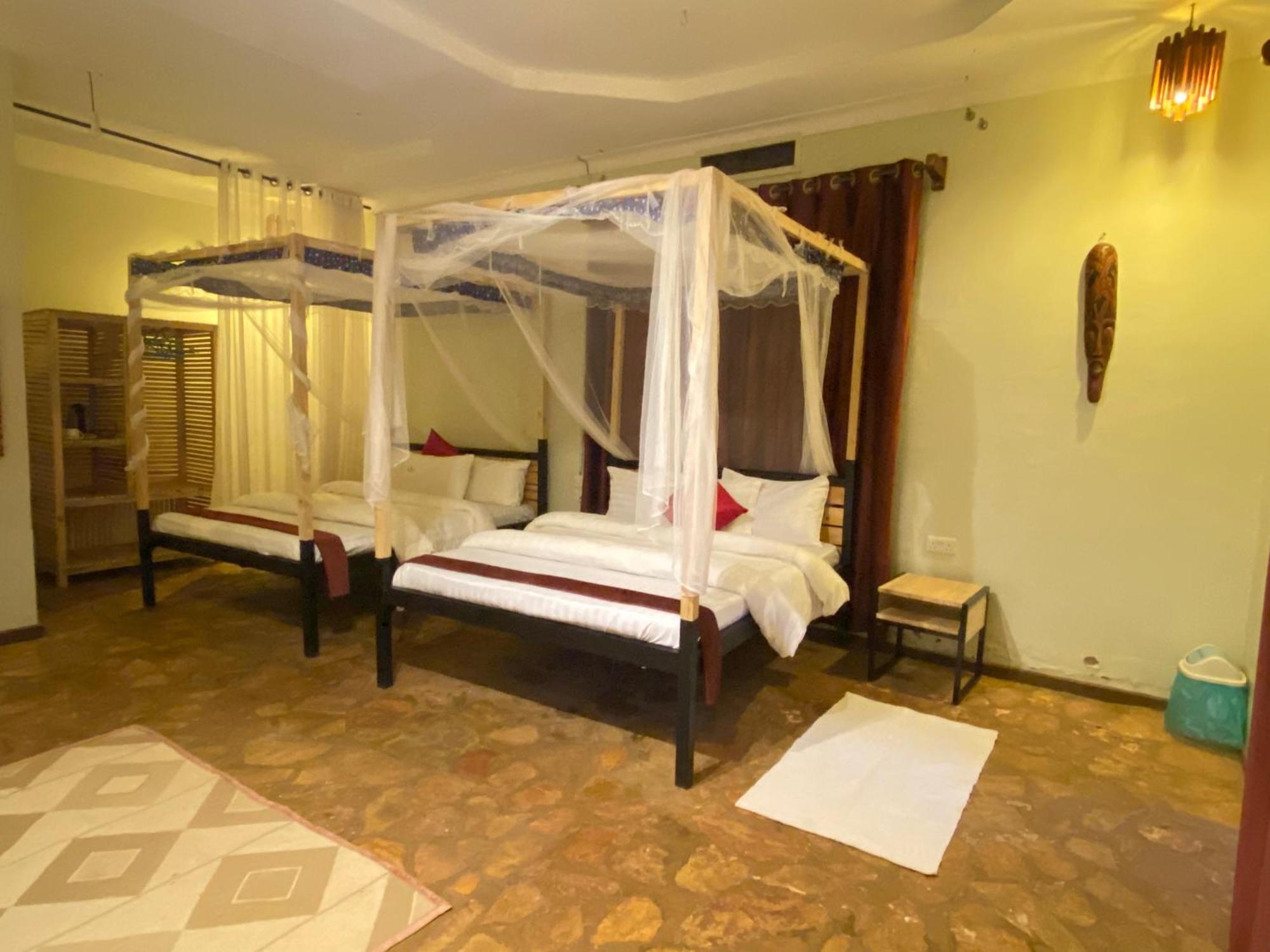 Afro Smile Hotel & Guest House Jinja Exteriör bild