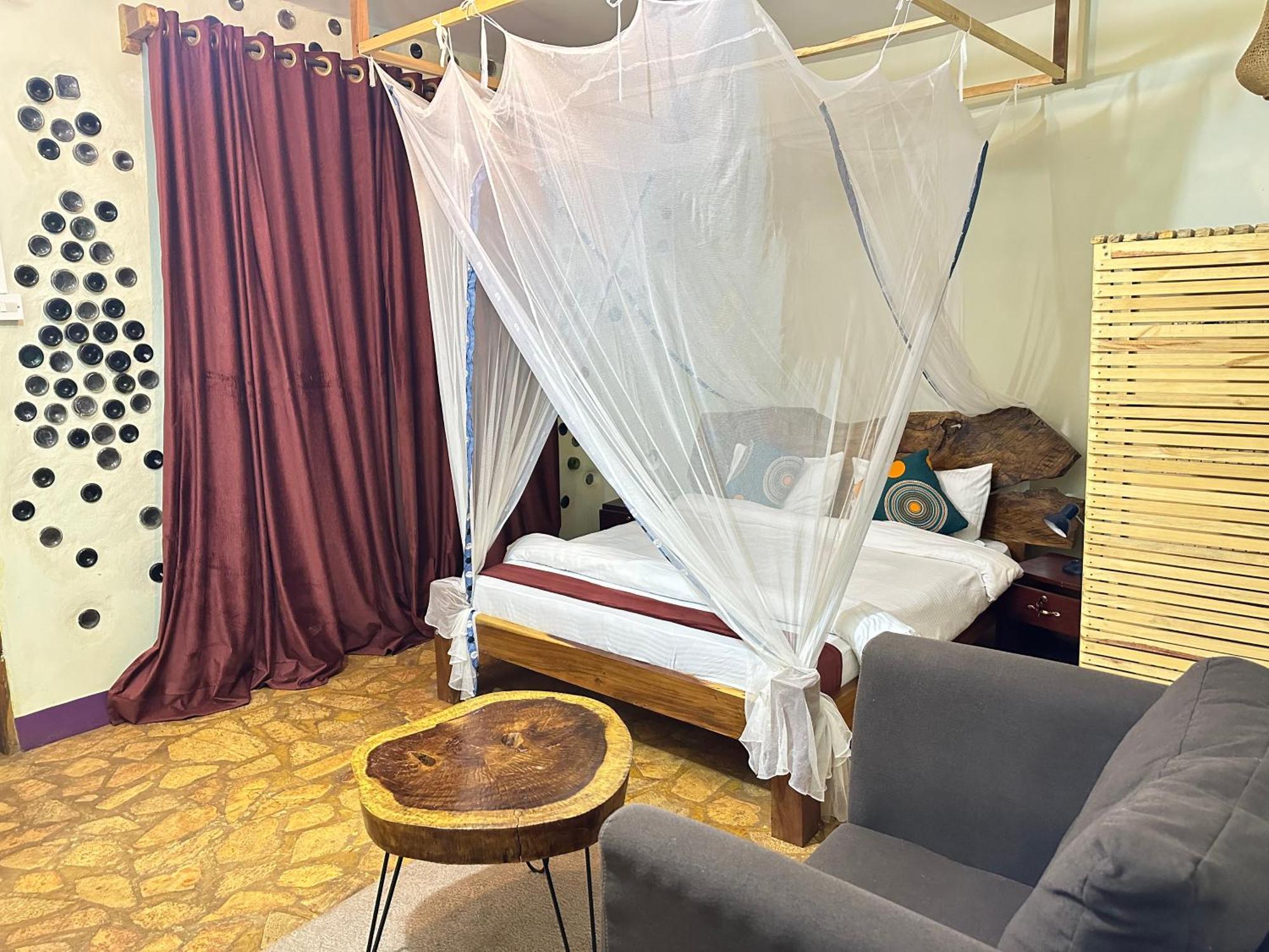 Afro Smile Hotel & Guest House Jinja Exteriör bild
