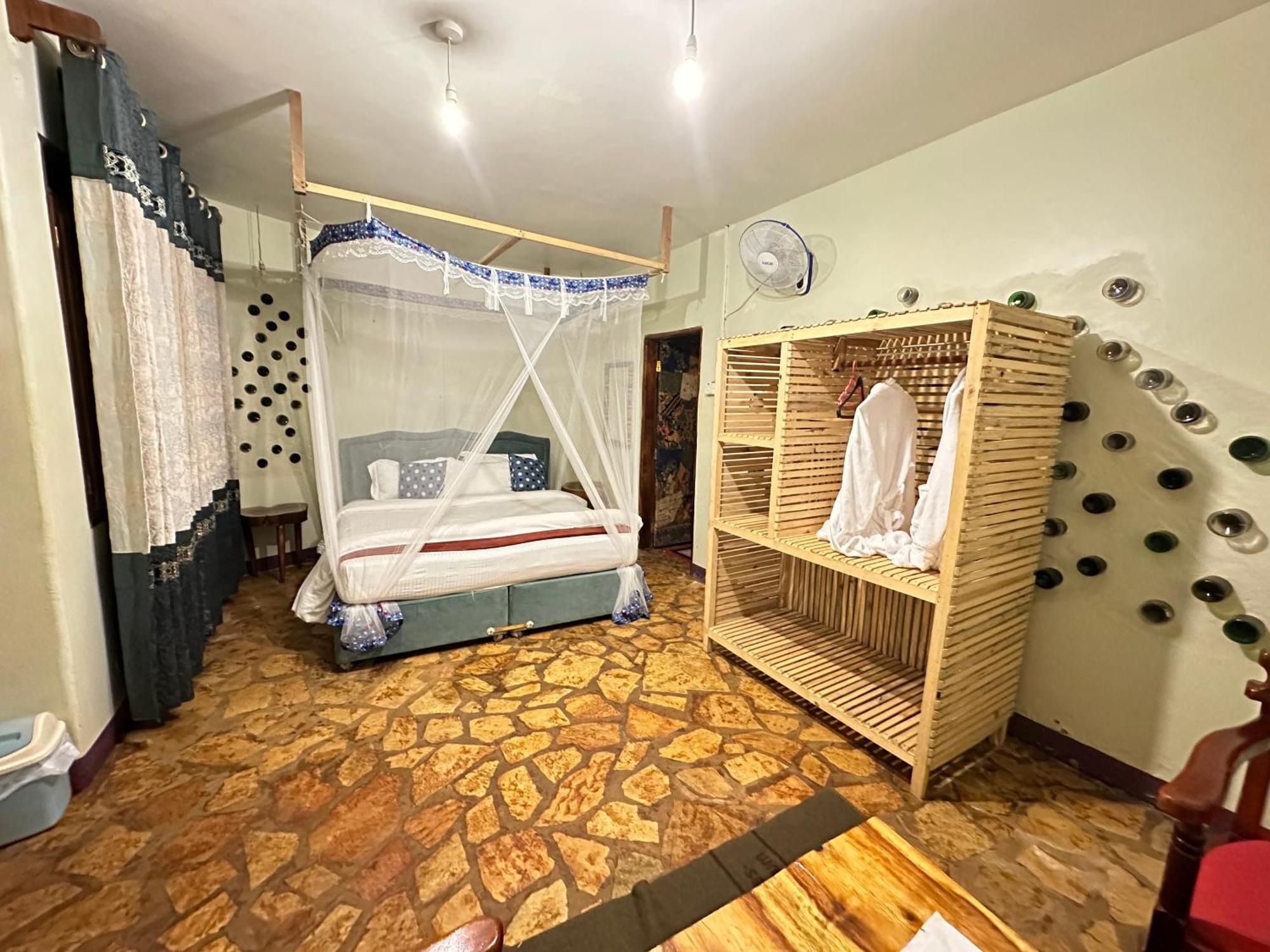 Afro Smile Hotel & Guest House Jinja Exteriör bild