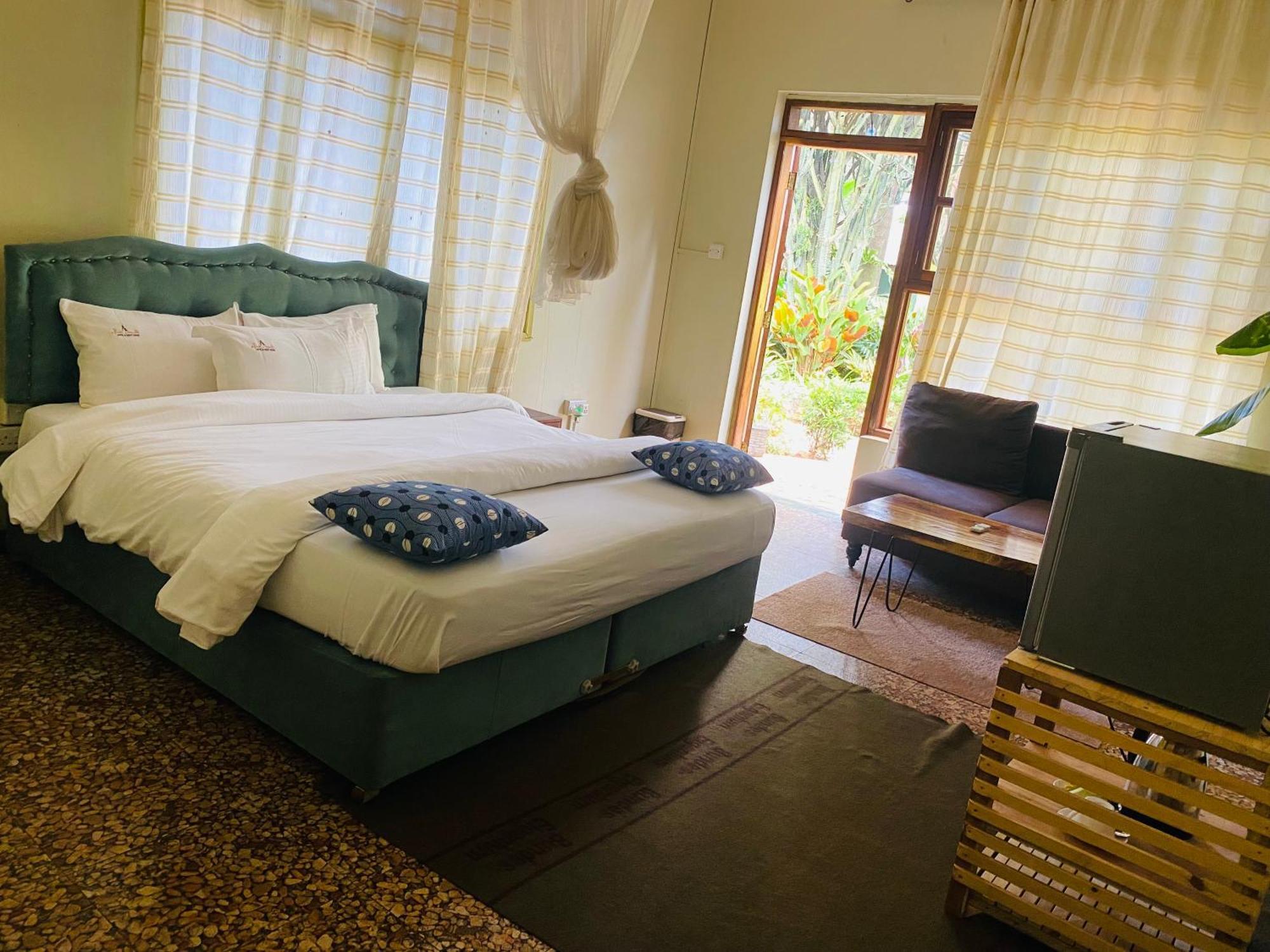 Afro Smile Hotel & Guest House Jinja Exteriör bild
