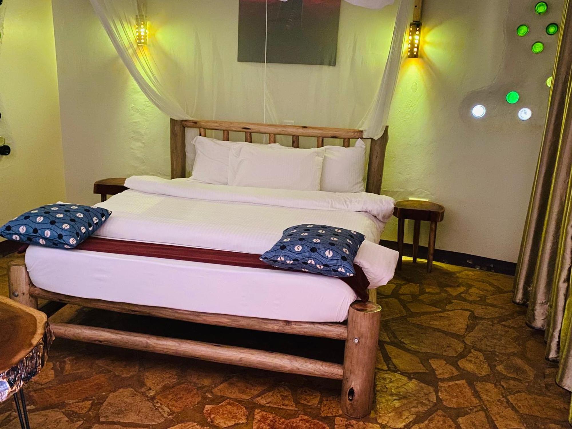 Afro Smile Hotel & Guest House Jinja Exteriör bild