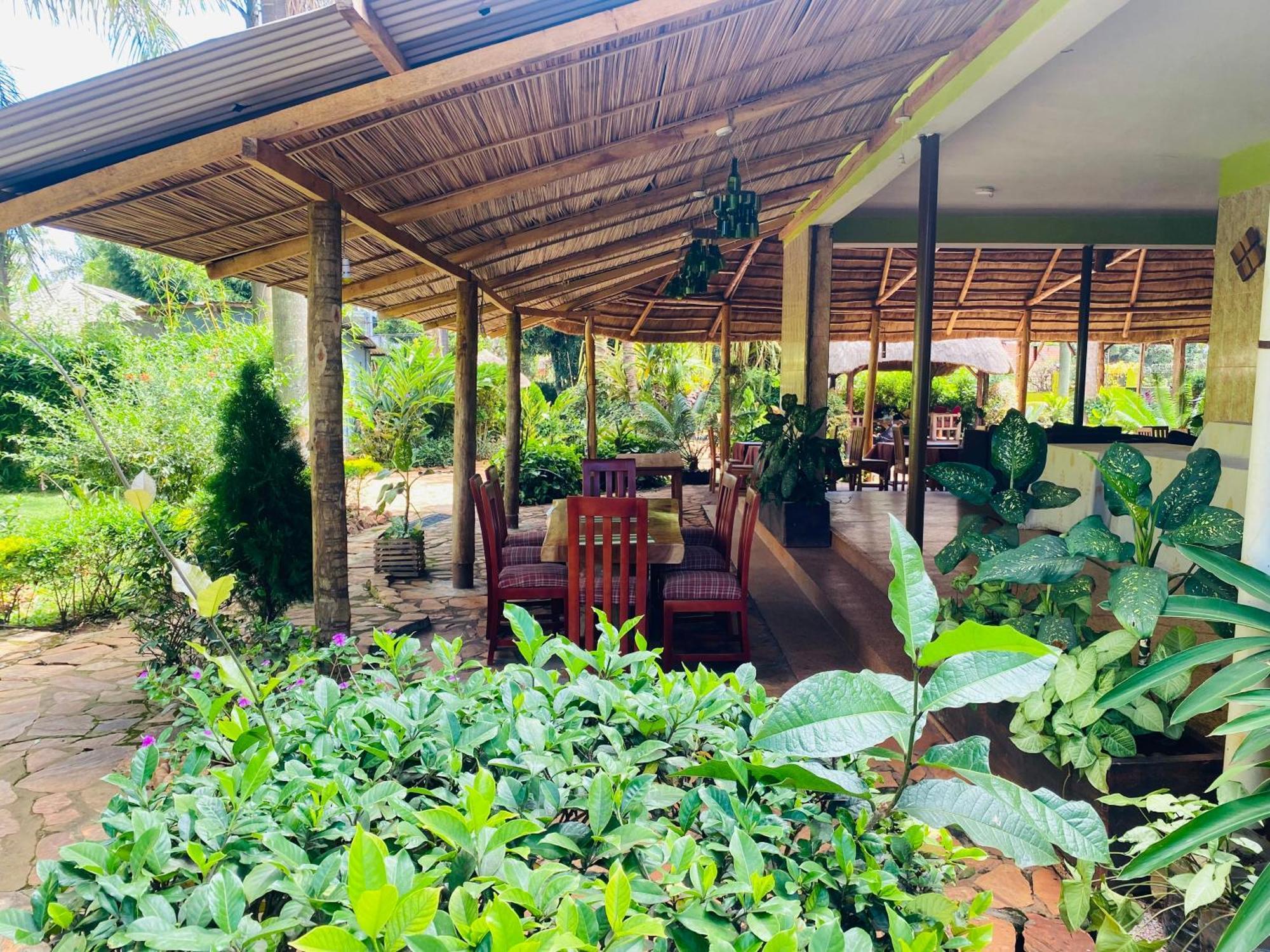 Afro Smile Hotel & Guest House Jinja Exteriör bild