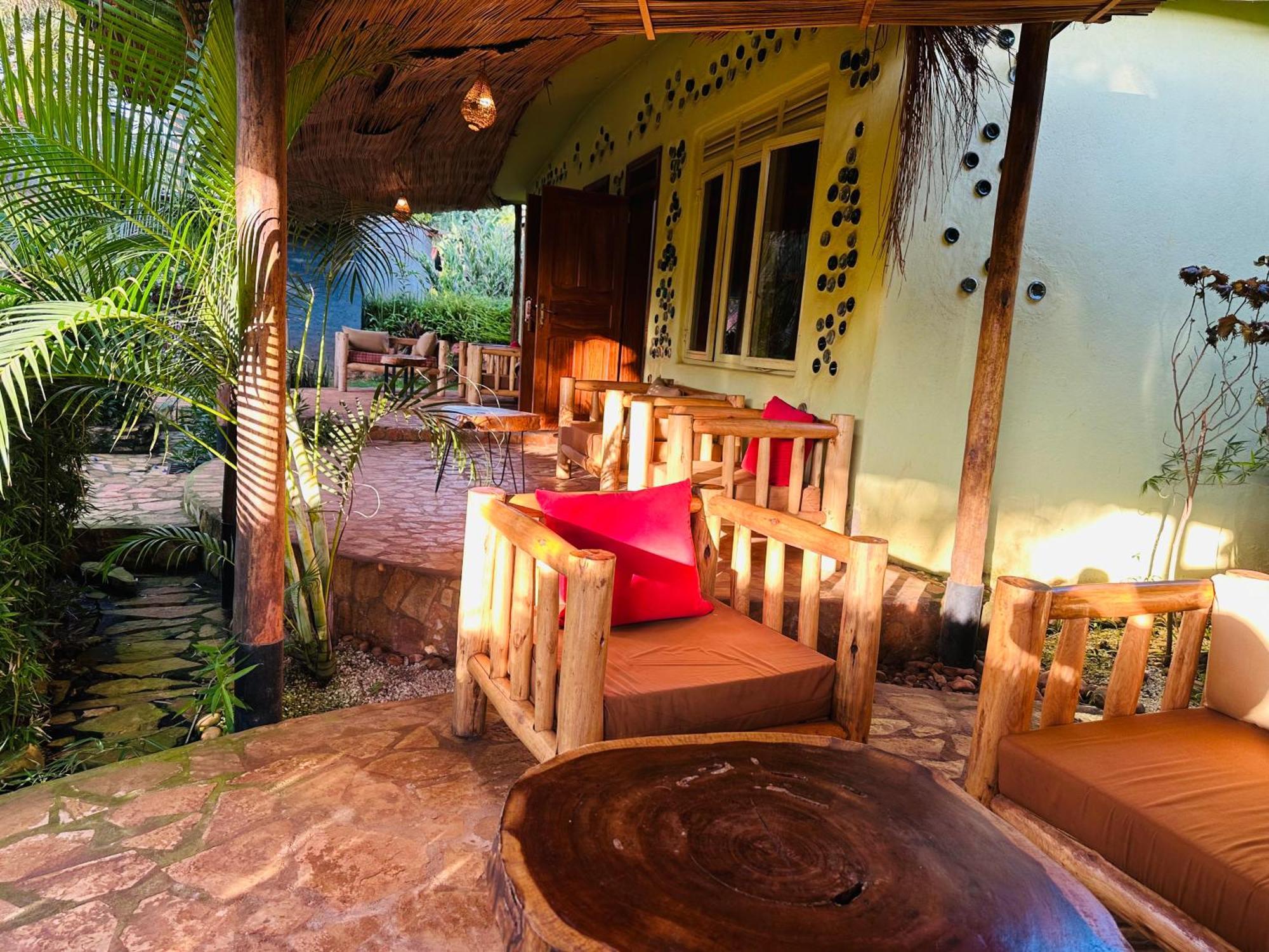 Afro Smile Hotel & Guest House Jinja Exteriör bild
