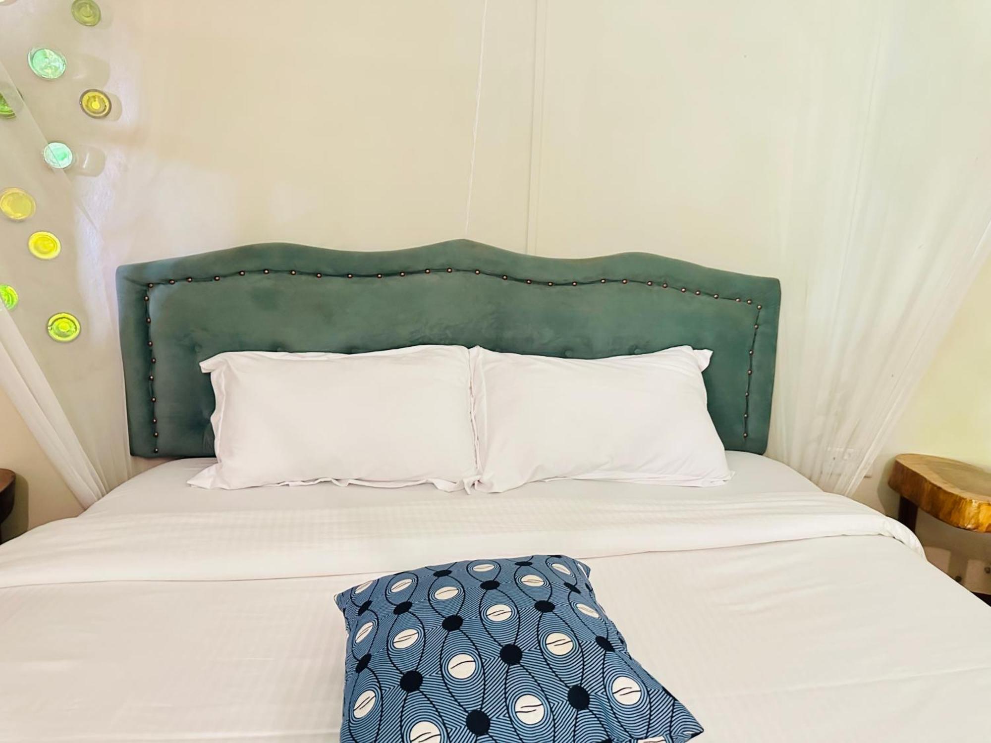 Afro Smile Hotel & Guest House Jinja Exteriör bild