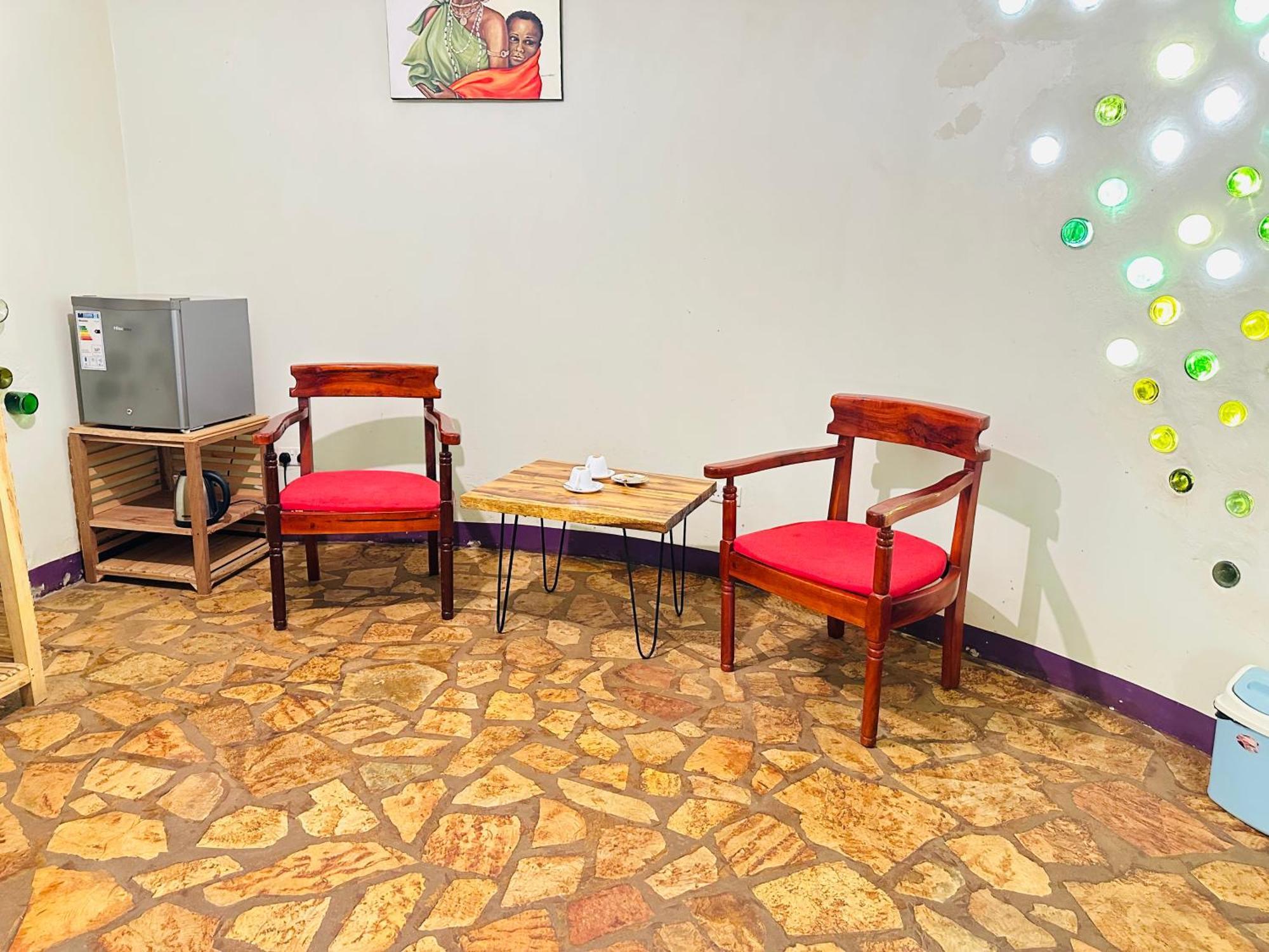 Afro Smile Hotel & Guest House Jinja Exteriör bild