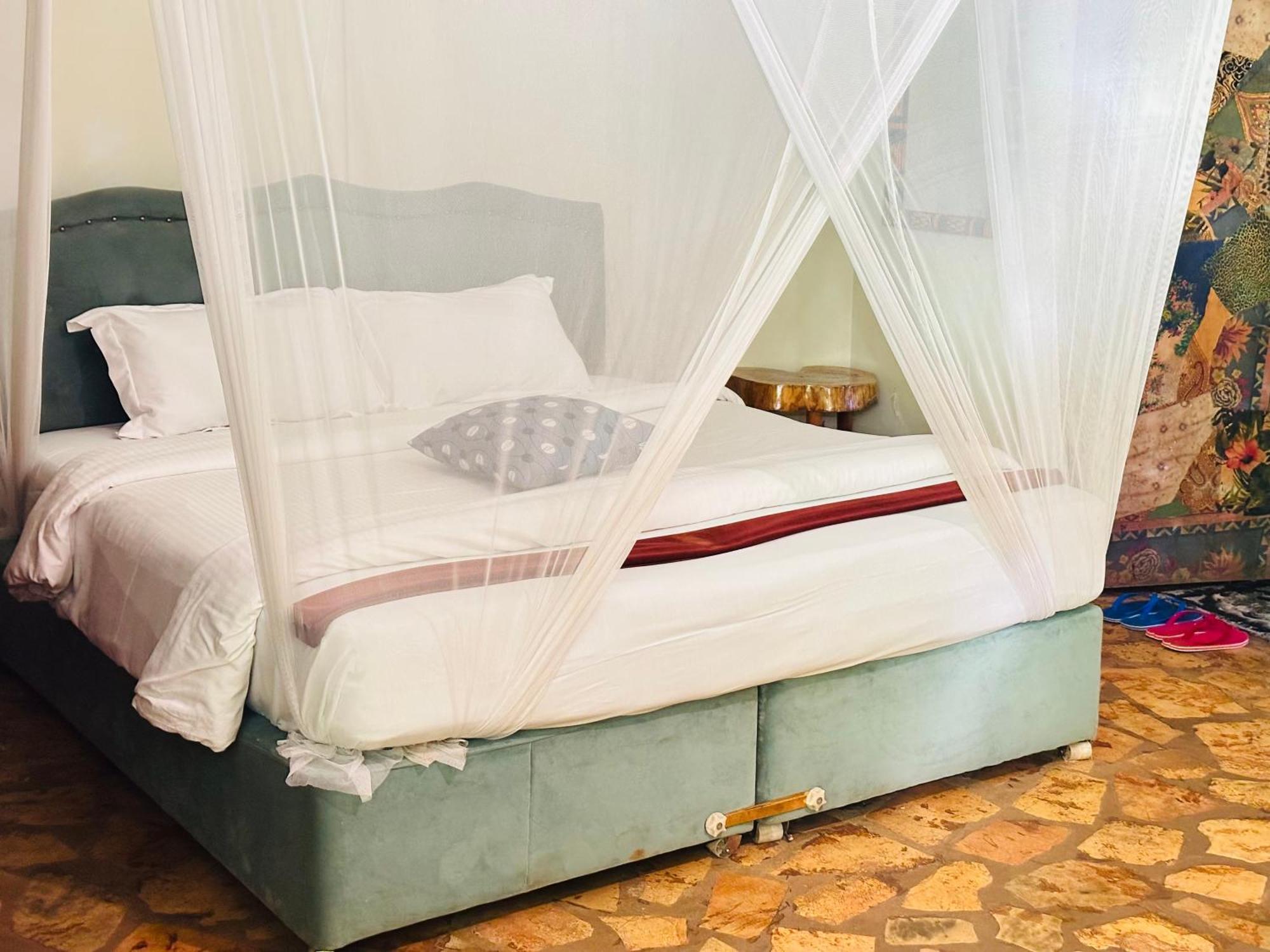 Afro Smile Hotel & Guest House Jinja Exteriör bild