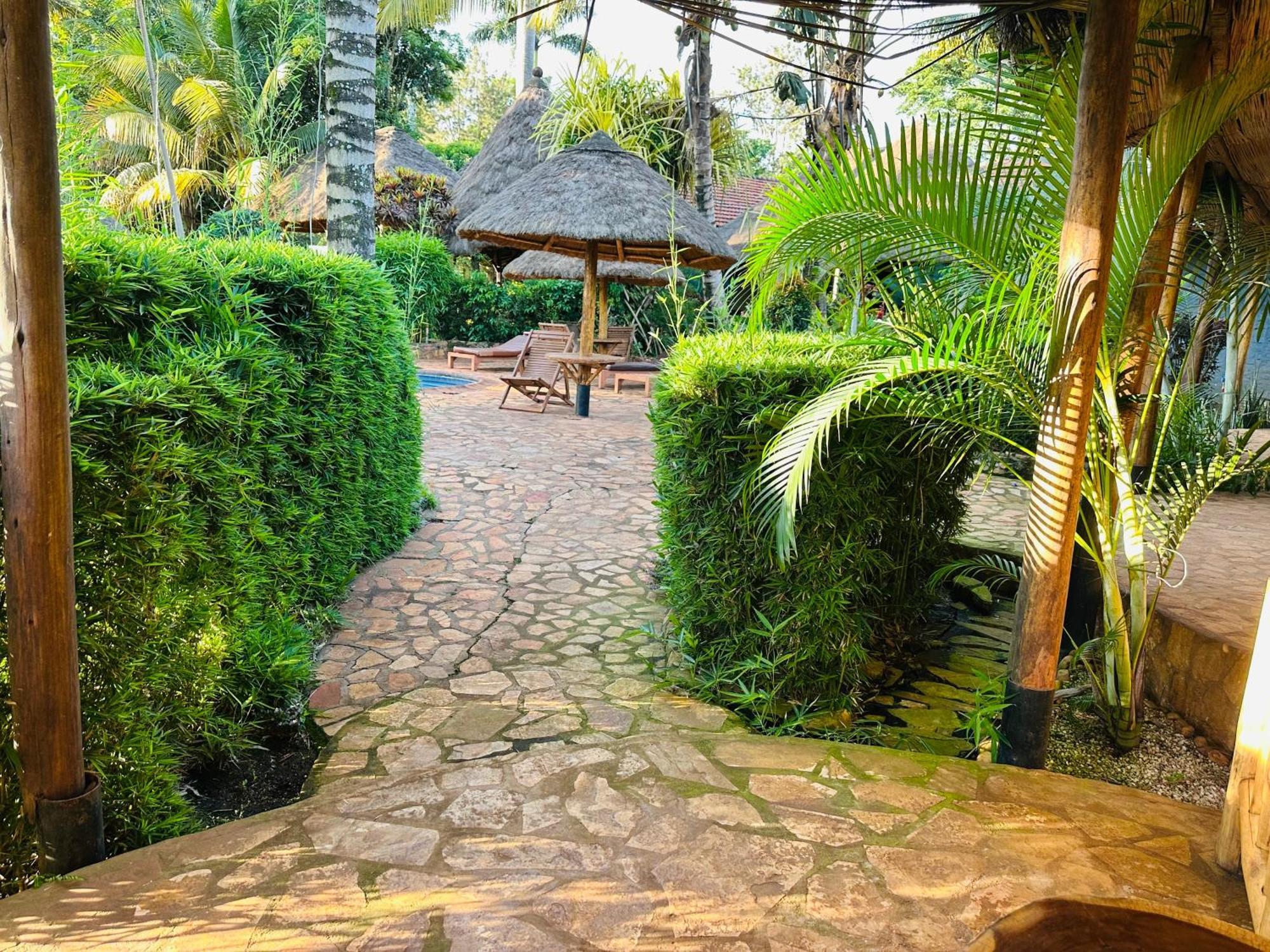 Afro Smile Hotel & Guest House Jinja Exteriör bild