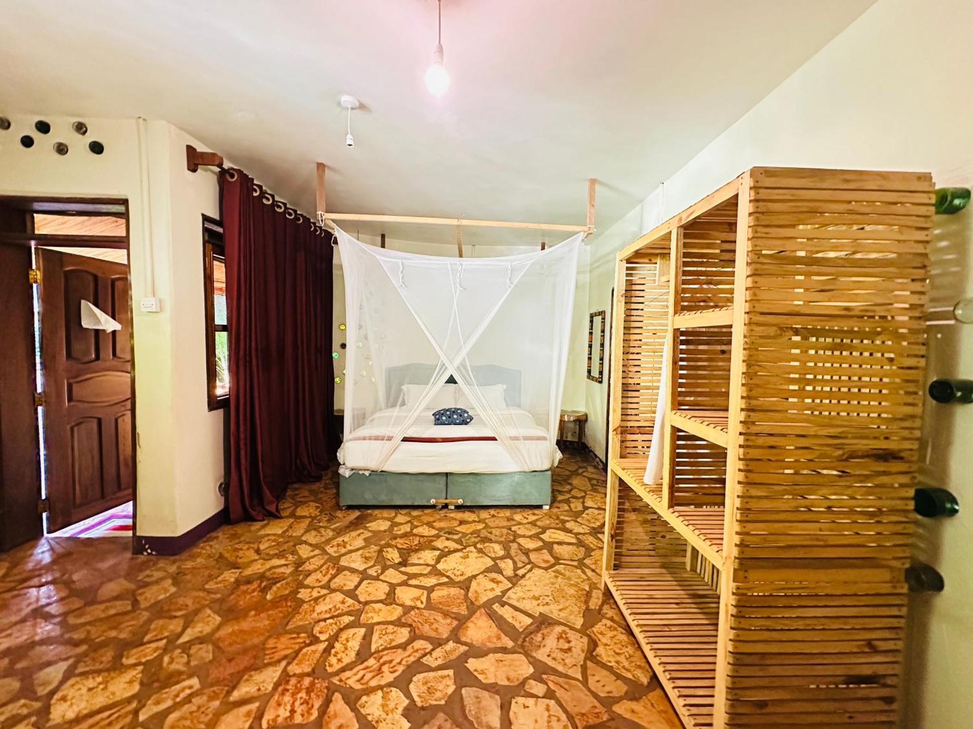 Afro Smile Hotel & Guest House Jinja Exteriör bild