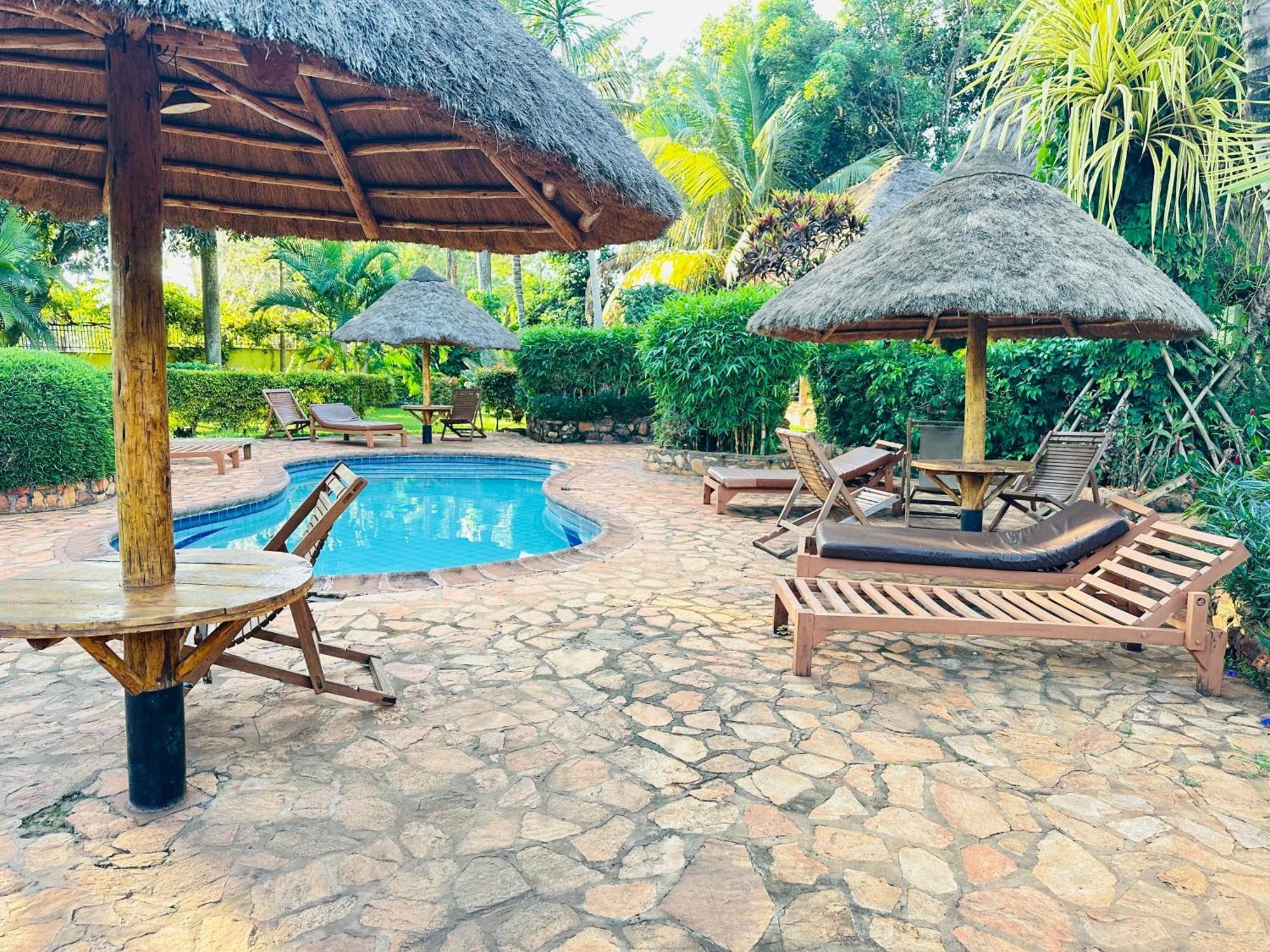 Afro Smile Hotel & Guest House Jinja Exteriör bild