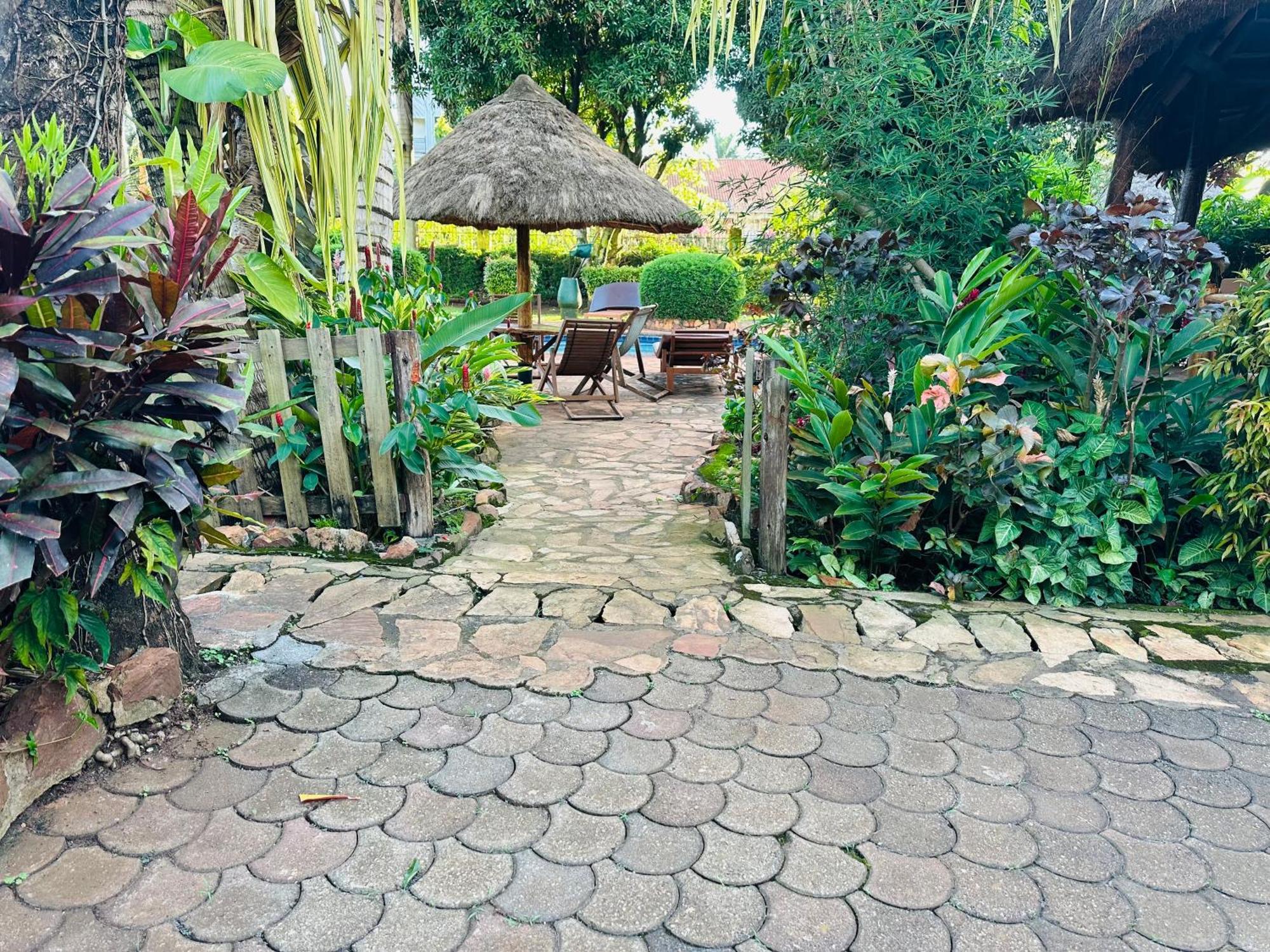 Afro Smile Hotel & Guest House Jinja Exteriör bild